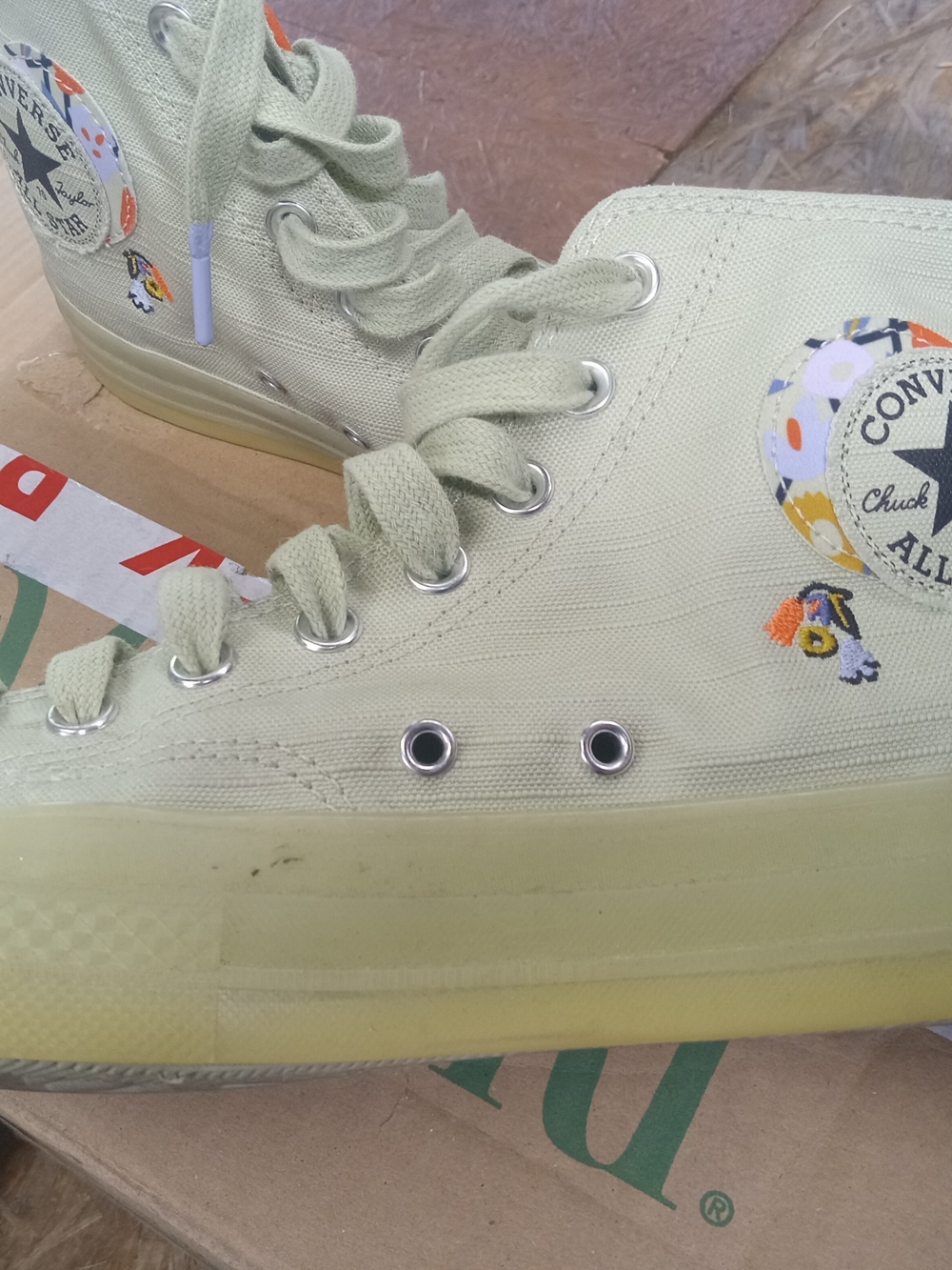 Womens Converse High Top - Picture 1 of 4